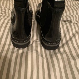 Steve Madden. Barely worn black patent leather